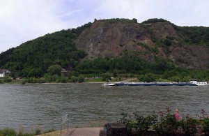 Blick auf die Rheinostseite bei Remagen